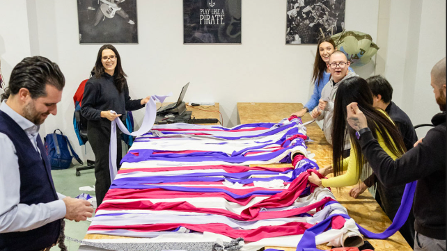 Dagli scarti tessili a coperte salvavita, borse e zaini: il pop-up di Fody sbarca ai Petali