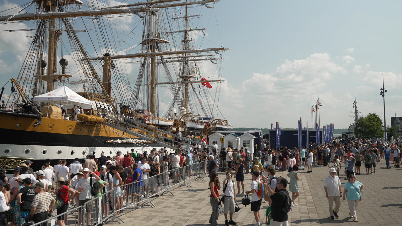 La Vespucci torna in Sardegna, visite guidate a bordo del gioiello della Marina Militare già sold out