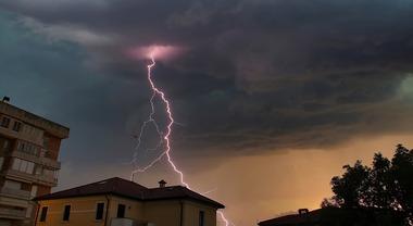 Prato, chiudono parchi, scuole e il luna park per il maltempo