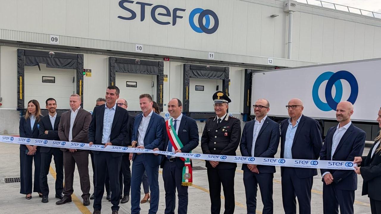 Il taglio del nastro alla Stef di via Boito