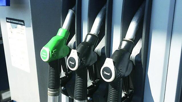 Capannori, scivola sull’olio al distributore: gestore condannato a risarcire oltre 20mila euro