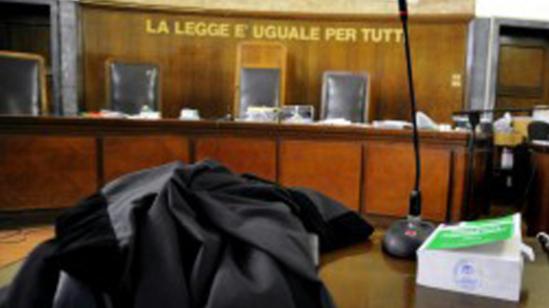 Lucca, duplice condanna per atti persecutori sulla ex moglie