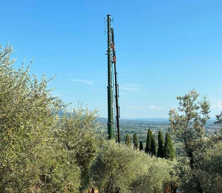 Spunta un’antenna a Montevettolini. L’assessore: «Area comunale, viene monitorata»