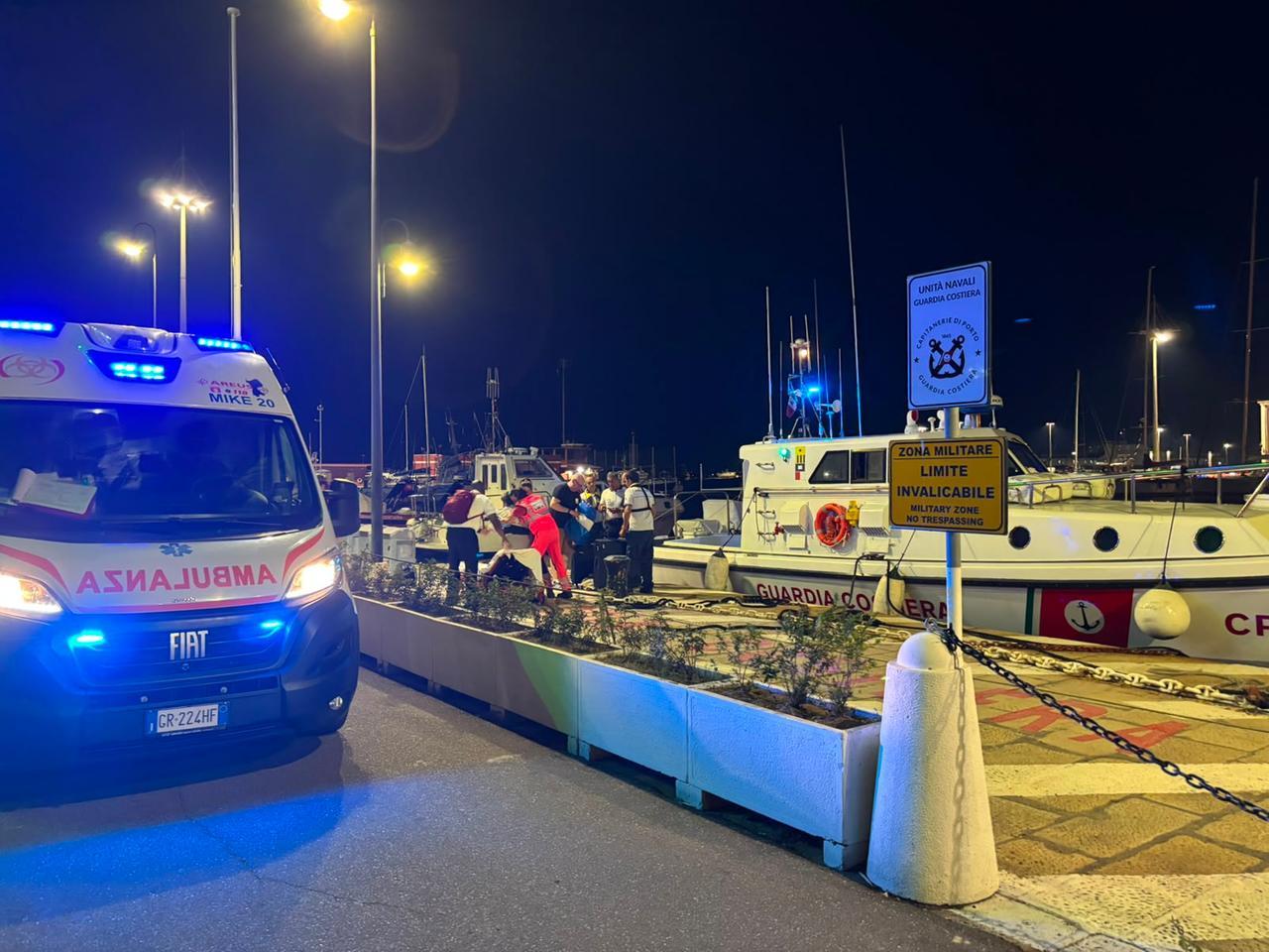 Emergenza sulla nave da crociera: donna colta da malore trasportata in ospedale, è grave