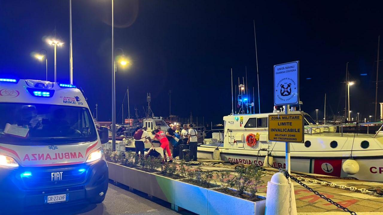 Emergenza sulla nave da crociera: donna colta da malore trasportata in ospedale, è grave