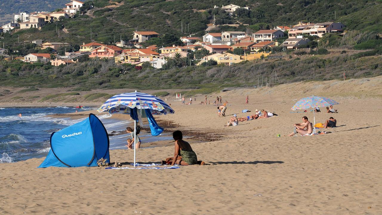 Tragedia in mare, vengono trascinati al largo dalla corrente: un uomo muore, l’altro si salva – Cosa è successo