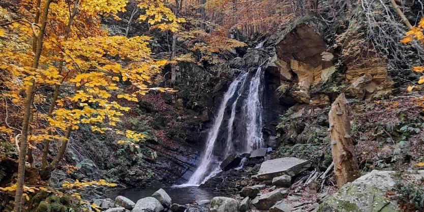 Settembre a passo lento in Appennino: dai laghi ai boschi, fino alle miniere del Cimone