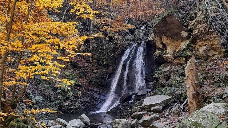 Settembre a passo lento in Appennino: dai laghi ai boschi, fino alle miniere del Cimone