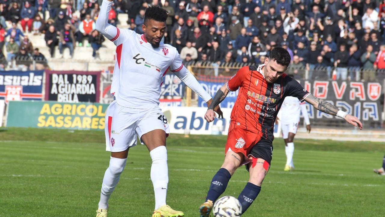Il rossoblù Daniele Sorrentino è fermo da quasi un mese