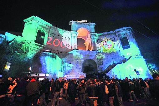 Nessun Capodanno milionario, la festa sarà diffusa e low cost: Cagliari va in controtendenza