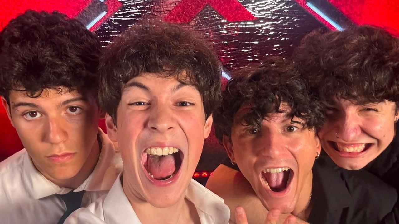 I Mad Dog conquistano X Factor: quattro sì e standing ovation per la band sassarese