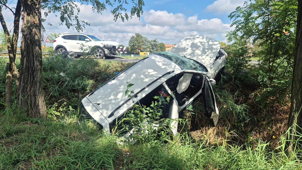 L'incidente in via Emilia Ovest (foto di Luigi Esposito)