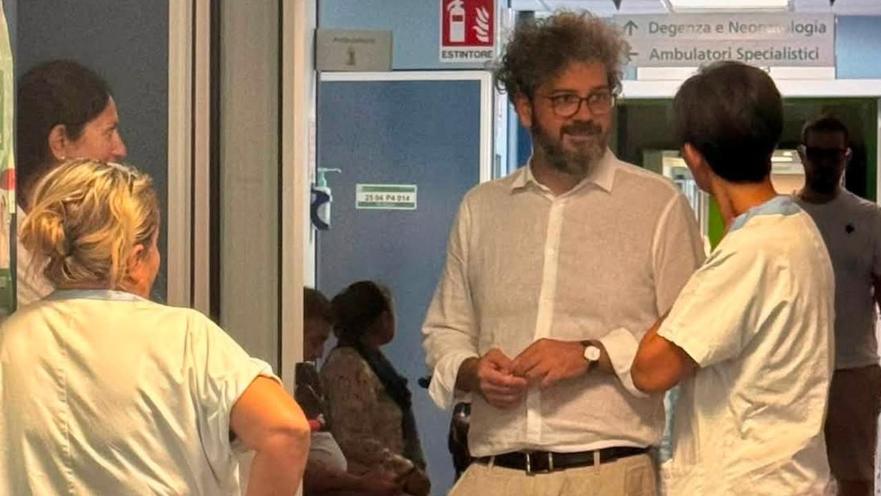 
	Il sindaco Righi con il personale sanitario dell'ospedale Ramazzini di Carpi

