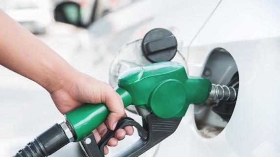 Benzina, prezzi: nuovo record storico in autostrada
