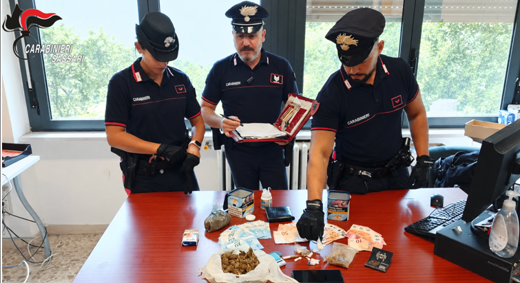 Cocaina, marijuana e contanti in garage: arrestato un uomo a Porto Torres