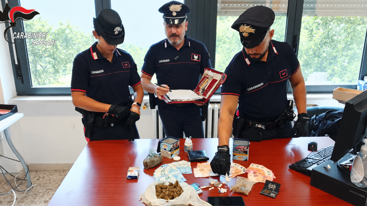 Cocaina, marijuana e contanti in garage: arrestato un uomo a Porto Torres