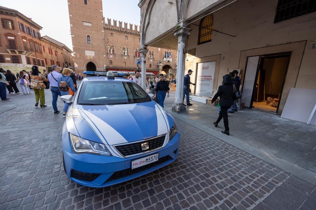 Controlli della Polizia in centro a Ferrara: due denunce