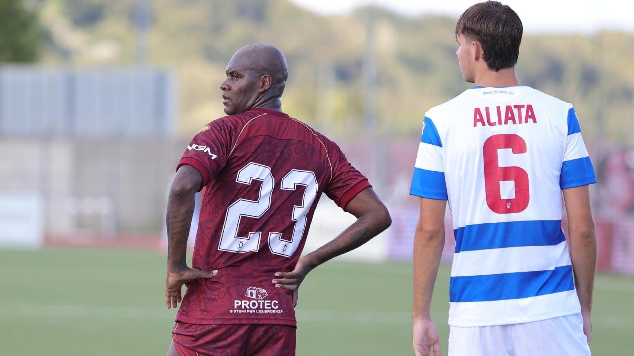 Victor Ibarbo in maglia granata (Foto Stick)