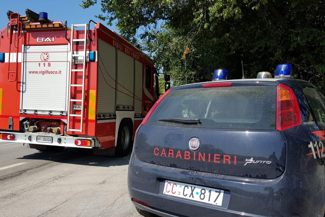 Scoppia un incendio nel garage, intossicato un uomo di 62 anni