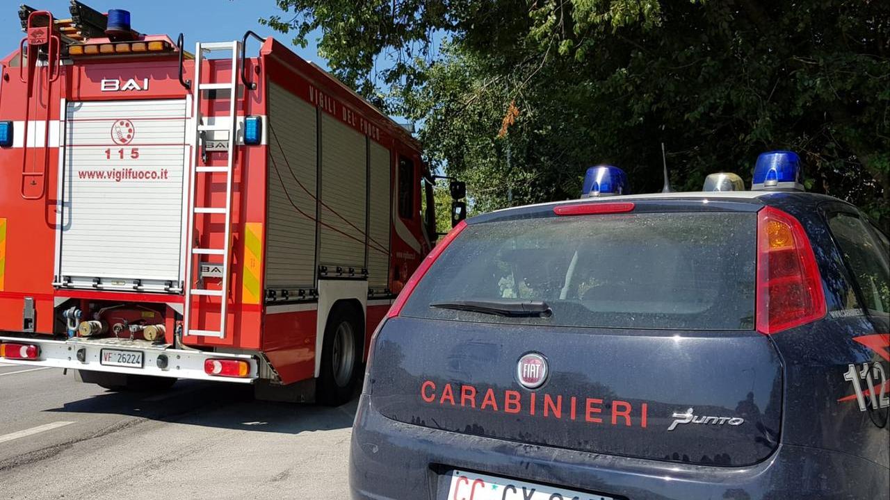 Scoppia un incendio nel garage, intossicato un uomo di 62 anni