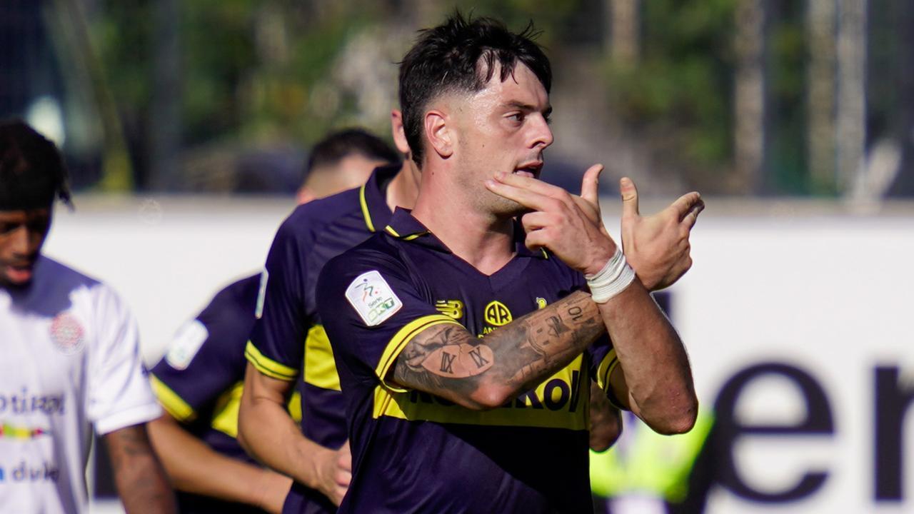 L'esultanza di Ambrosino dopo il gol dell'1-1