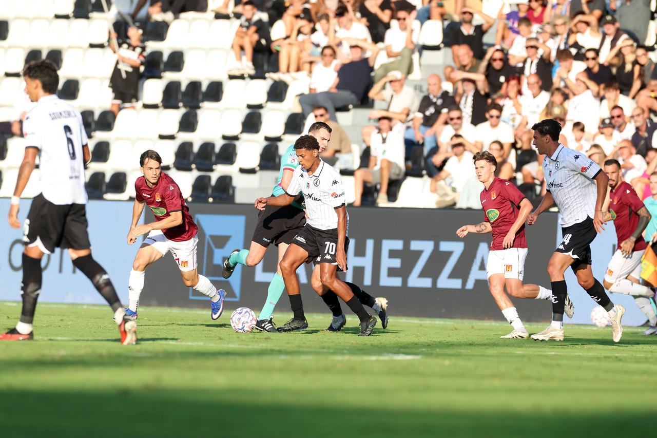 
	Un momento della partita (foto Stefanelli/ Spezia calcio)

