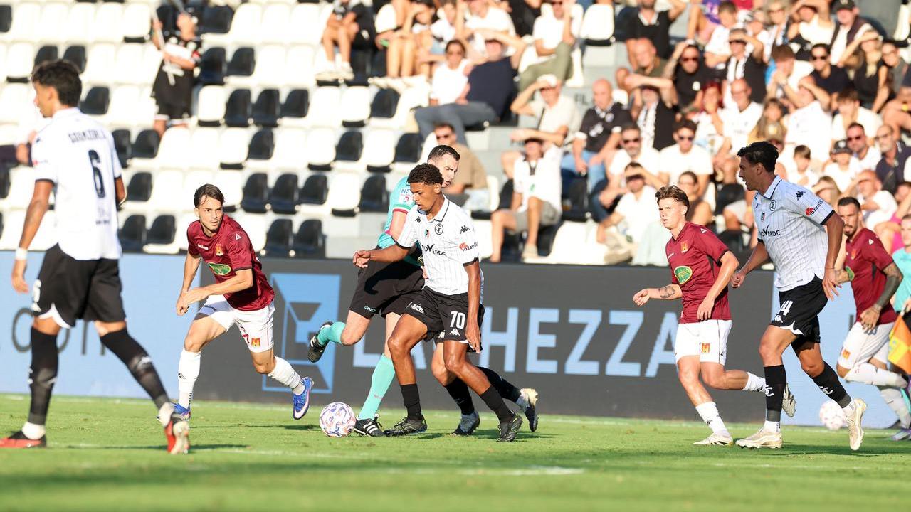 Un momento della partita (foto Stefanelli/ Spezia calcio)