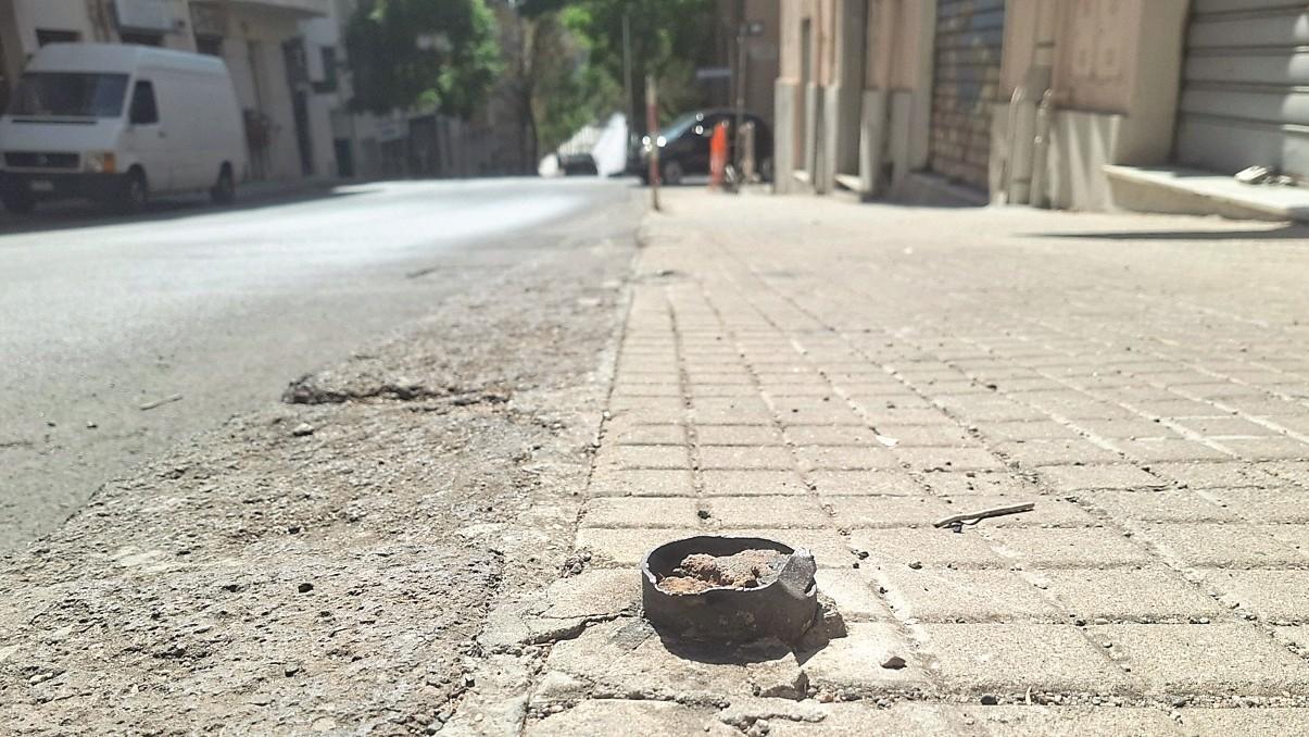 Sassari, inciampa e si rompe una gamba: chiesto al Comune un maxi risarcimento danni