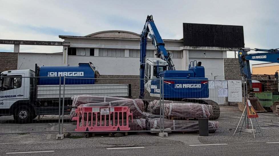 I lavori all'ex Liscio Più di Ponte Buggianese (foto Nucci)