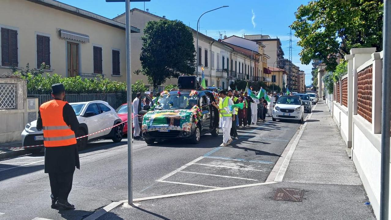 Il corteo della comunità pachistana