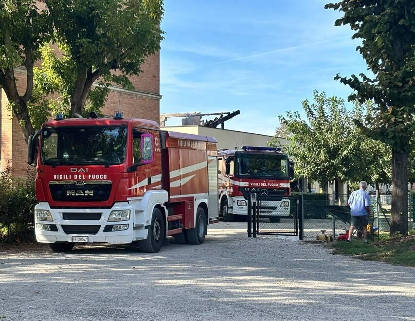 L’asilo divorato dalle fiamme «All’interno è tutto distrutto»