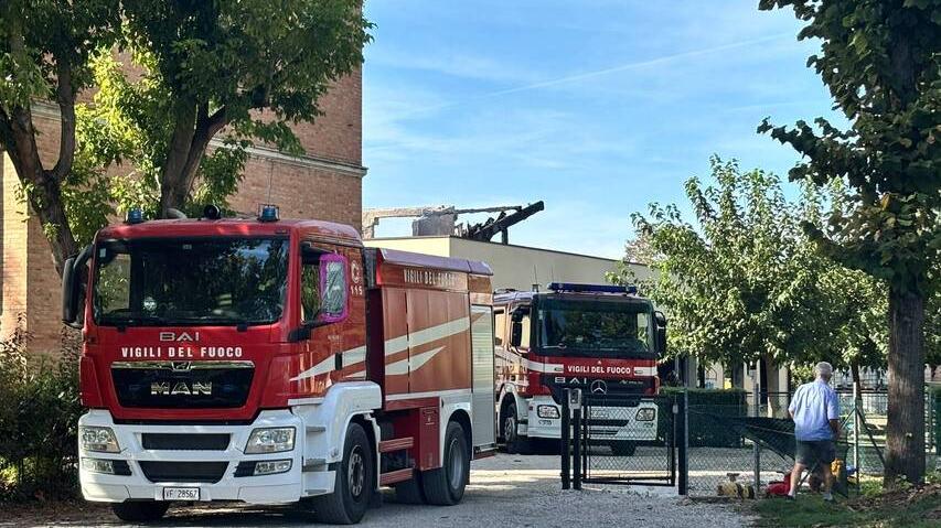 L’asilo divorato dalle fiamme «All’interno è tutto distrutto»