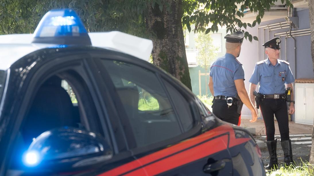 Lucca, minaccia un commerciante per avere mille euro: arrestato