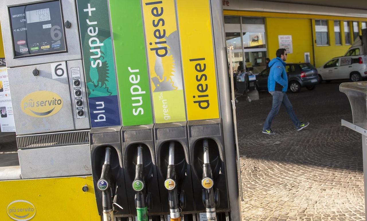 
	Prezzi dei carburanti alle stelle

