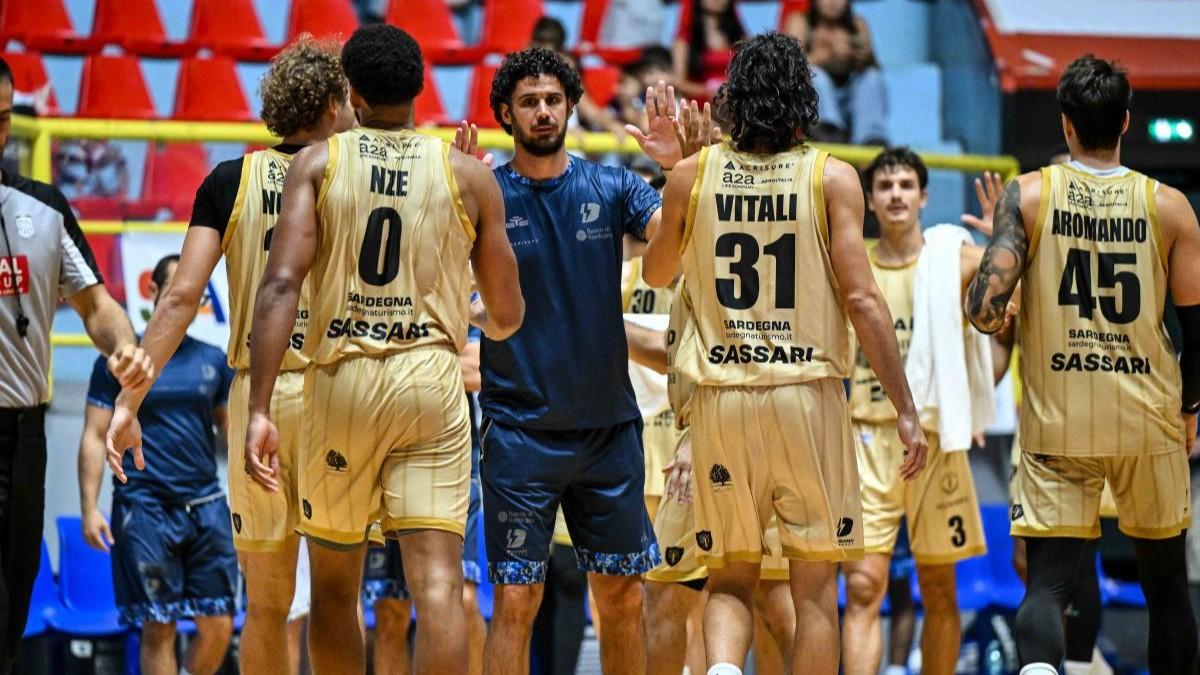 Coach Luca Vitali: «Questa stagione è una maratona e la mia Dinamo è appena partita» – L’intervista
