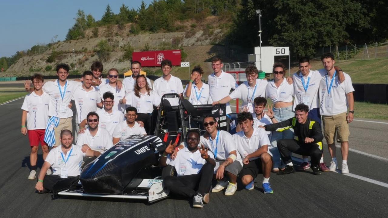 Debutta l’auto elettrica dell’Università di Ferrara: «Finalmente in pista, siamo fieri»