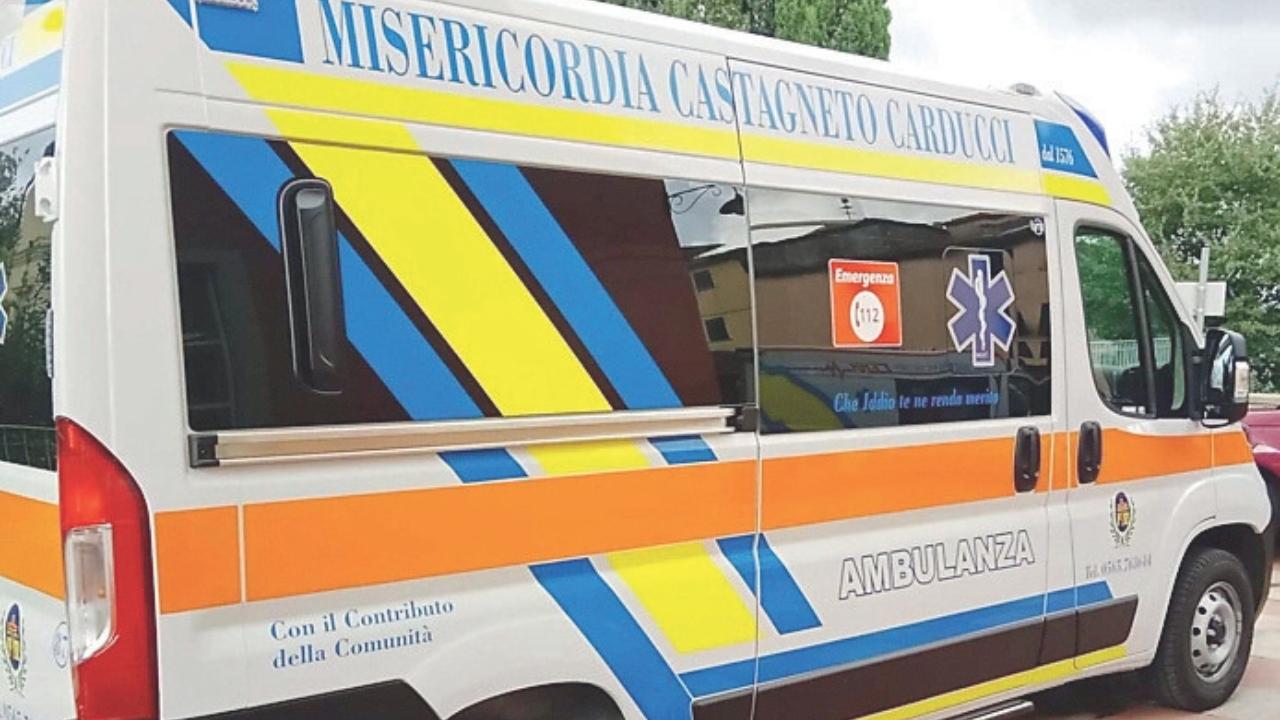 Un’ambulanza della Misericordia di Castagneto (Foto d’archivio)