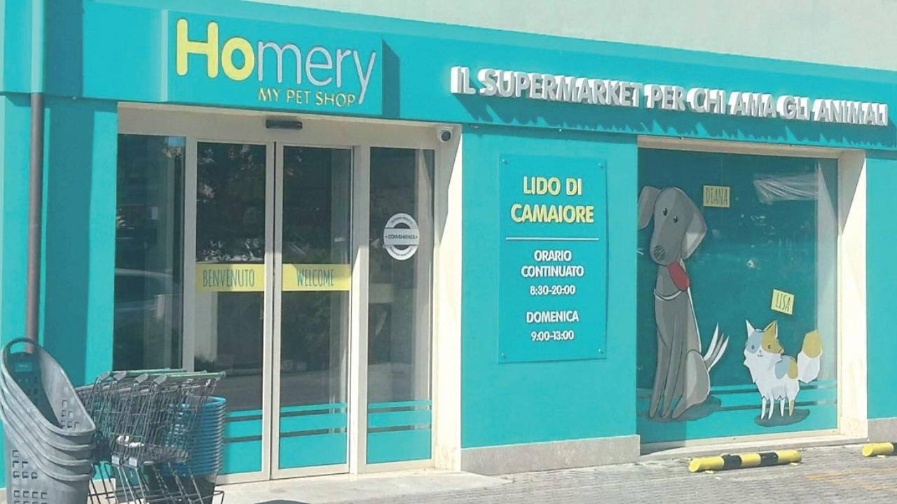 <br />
L’ingresso del negozio Homery a Lido di Camaiore (foto Iacopo Giannini)