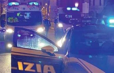 Livorno, accoltellato per strada: giallo in via del Pantalone