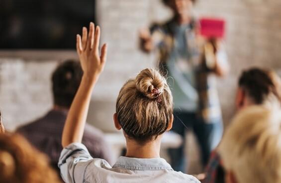 Prato, arriva l’educatore di corridoio contro l’abbandono scolastico