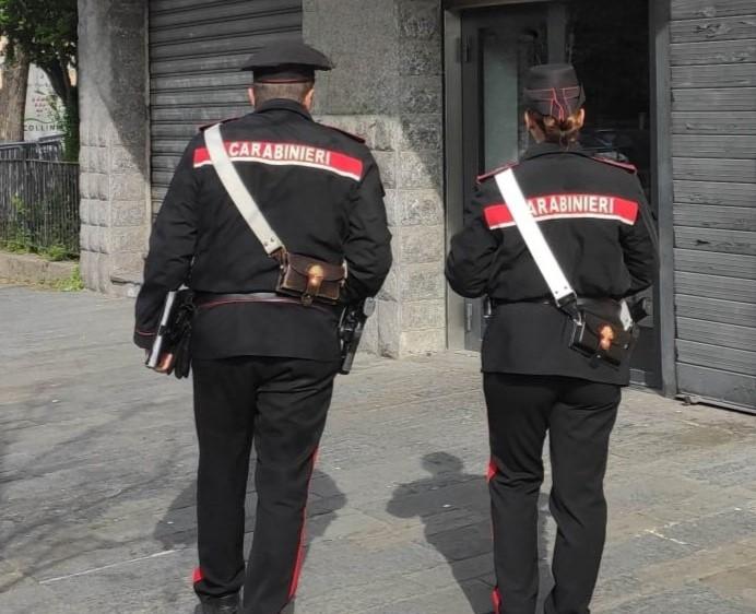 Lite tra vicini a Casina: spunta un coltello dopo l’aggressione, denunciato un 31enne