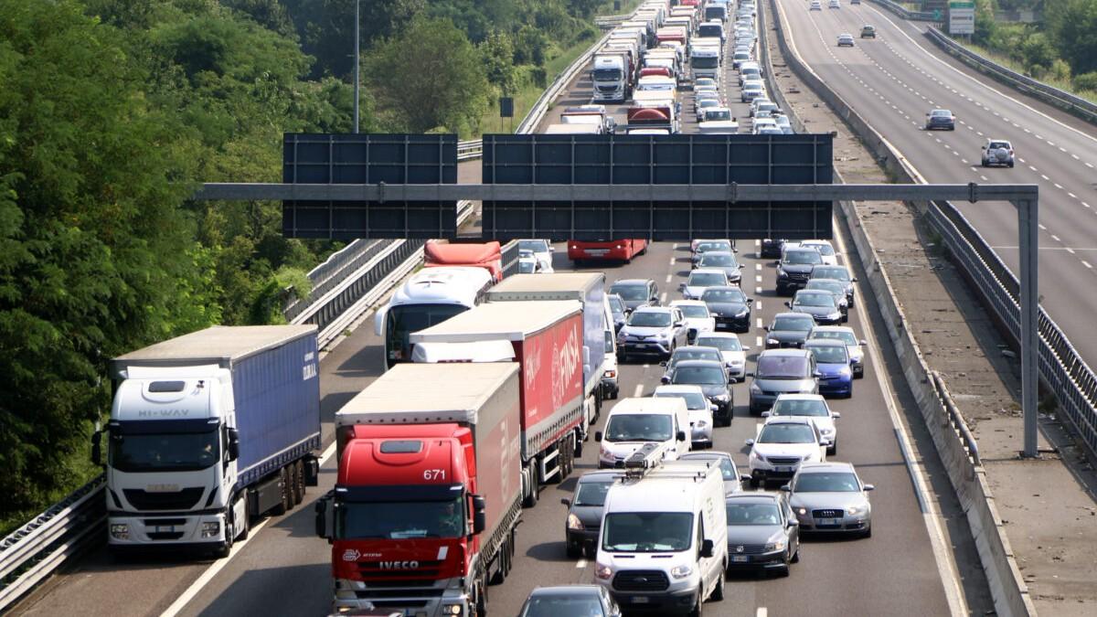Bollo auto, il taglio sulla tassa potrebbe diventare realtà: come funziona e chi ne beneficerà