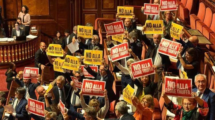 Legge elettorale, via libera del Senato. Protesta delle opposizioni in Aula: «Una truffa» – Le novità introdotte