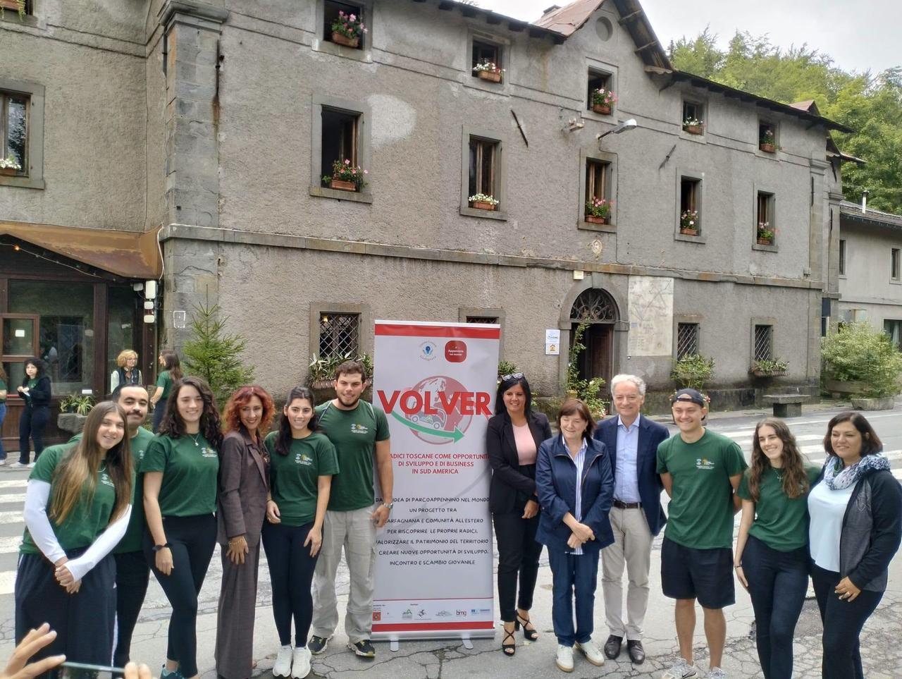 Garfagnana, l’assessora Nardini incontra i ragazzi di “Volver” al Casone: dal Sud America alla ricerca delle proprie radici