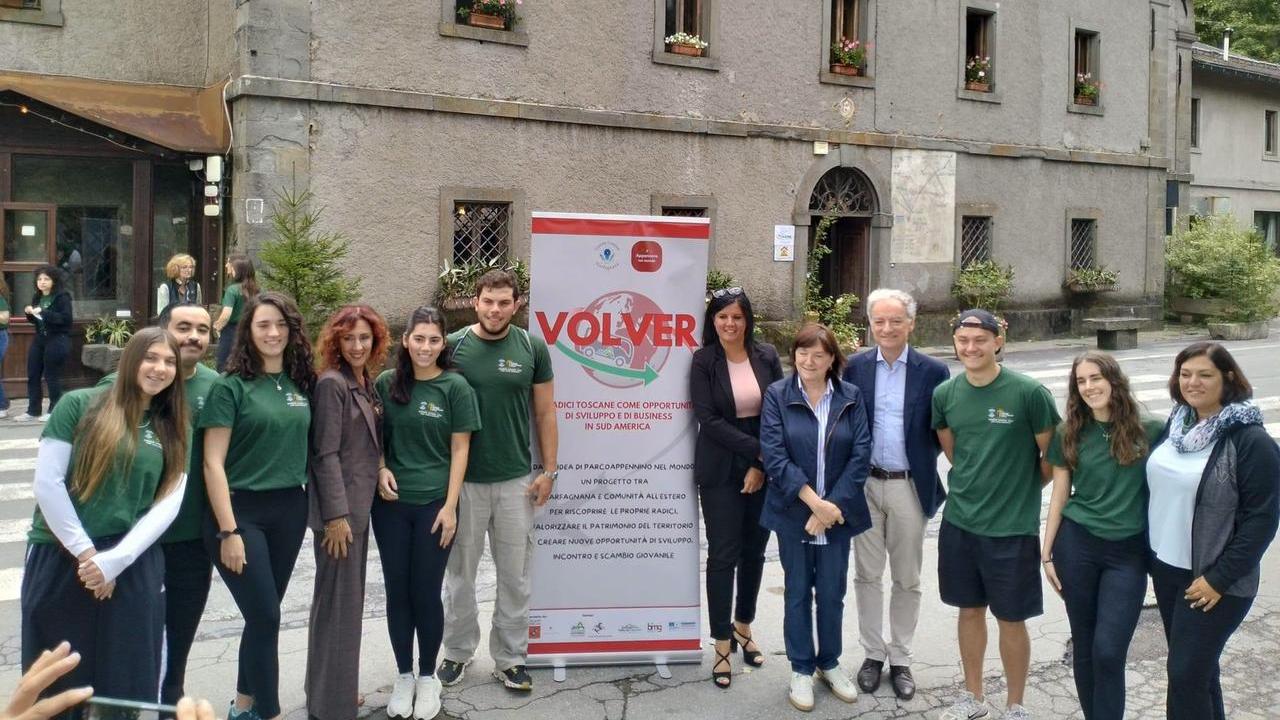 Garfagnana, l’assessora Nardini incontra i ragazzi di “Volver” al Casone: dal Sud America alla ricerca delle proprie radici