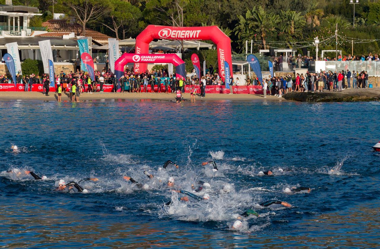 Torna il Challenge Forte Village Sardinia, il sud dell’isola capitale mondiale del triathlon