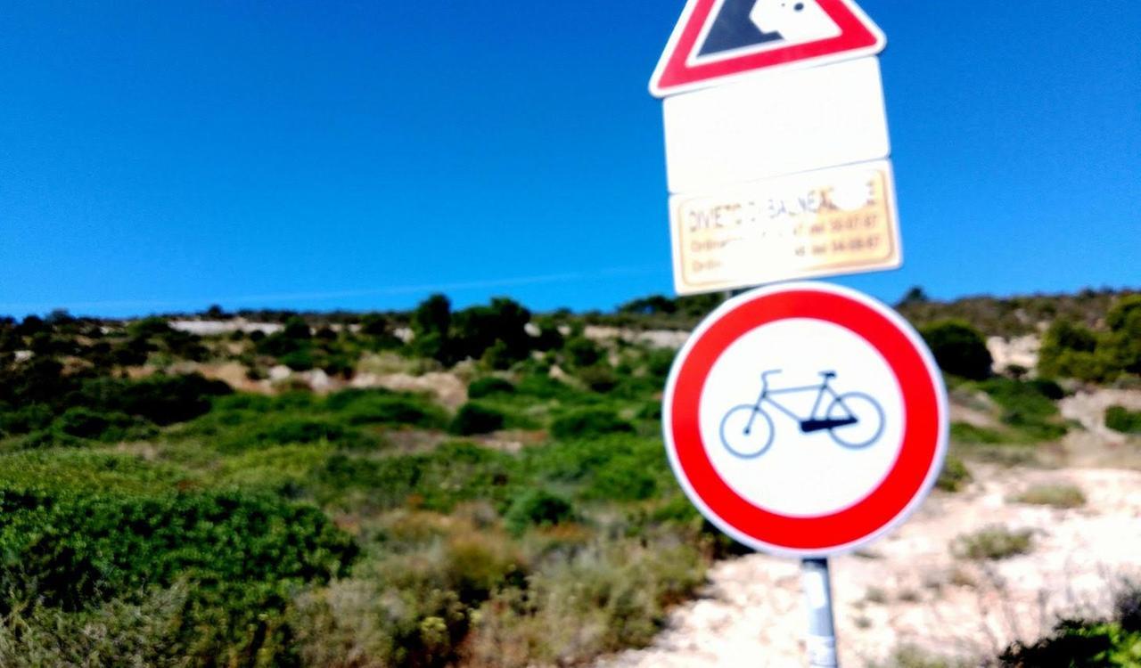 Giallo sulla Sella del Diavolo: spariti i cartelli di pericolo e divieto d’accesso alle bici – La denuncia
