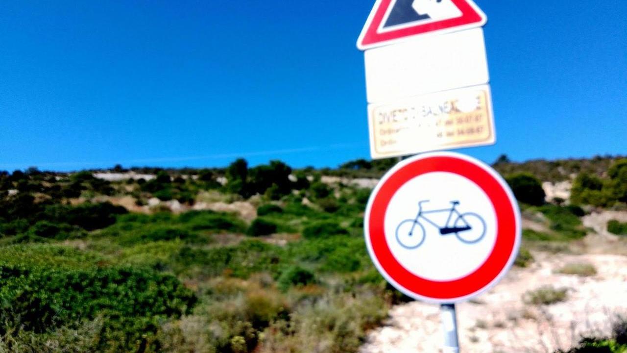 Giallo sulla Sella del Diavolo: spariti i cartelli di pericolo e divieto d’accesso alle bici – La denuncia