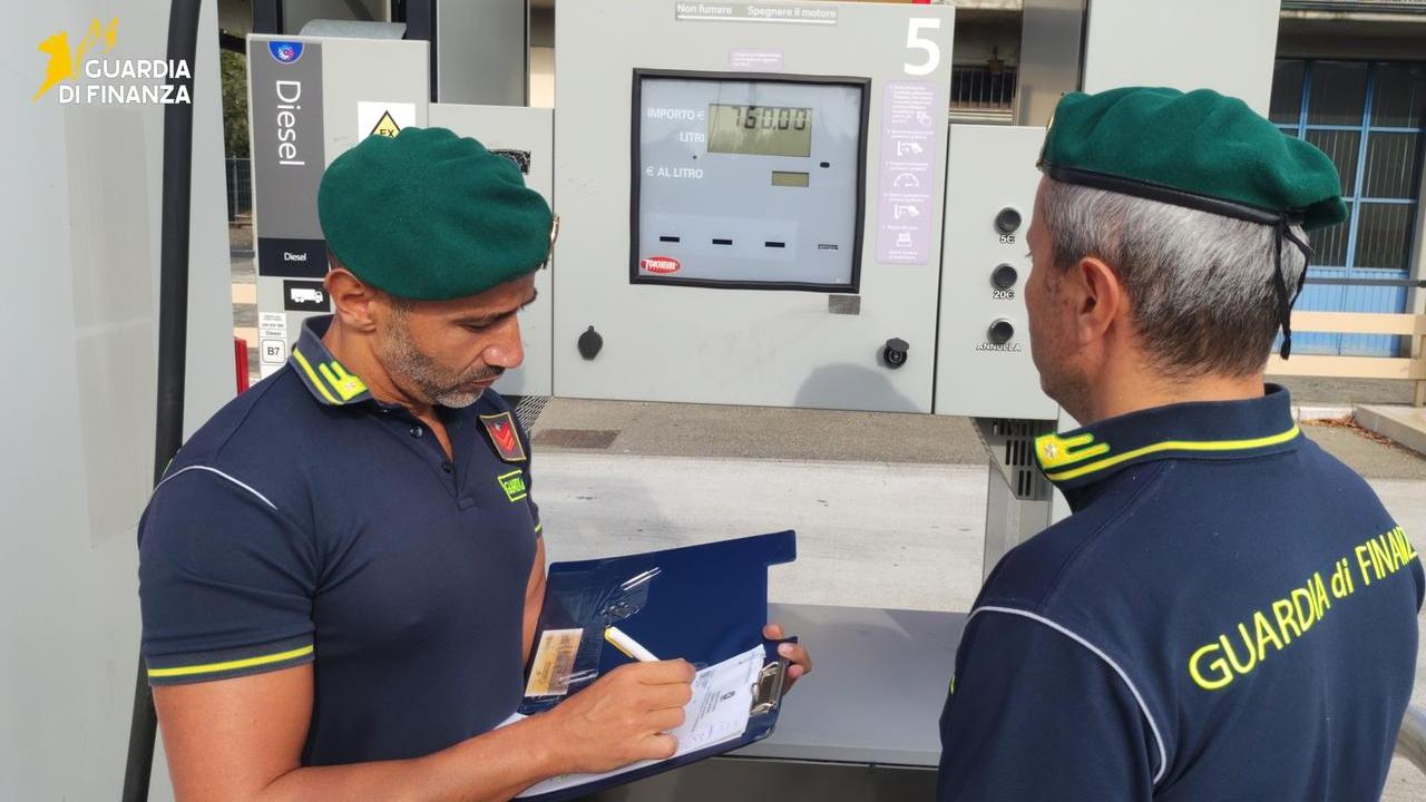 I controlli della Guardia di Finanza di Modena nei distributori