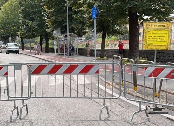 
	Le transenne piazzate stamattina in via Firenze


